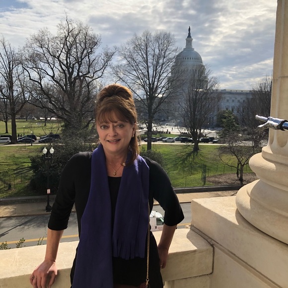 Hi everyone! I’m Lisa. - Picture 2 of 2